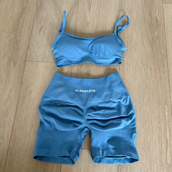 Alphalete Pants - Alphalete Pump shorts & Push bra Workout Set